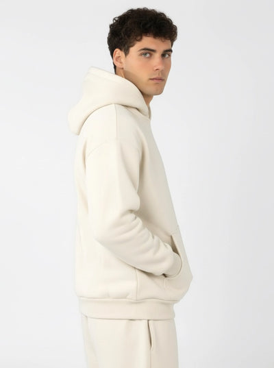 Luis mide 188 cm y lleva una talla L