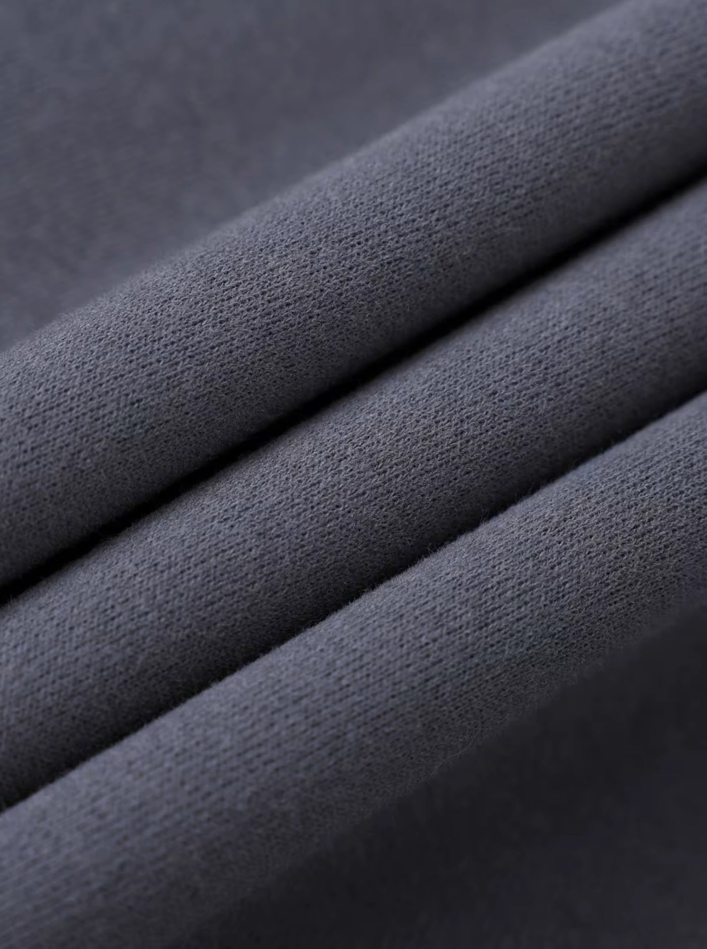 Elena mide 152 cm y lleva una talla M