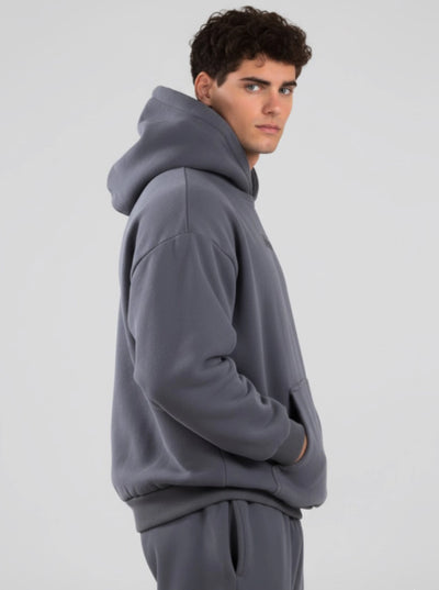 Luis mide 188 cm y lleva una talla L